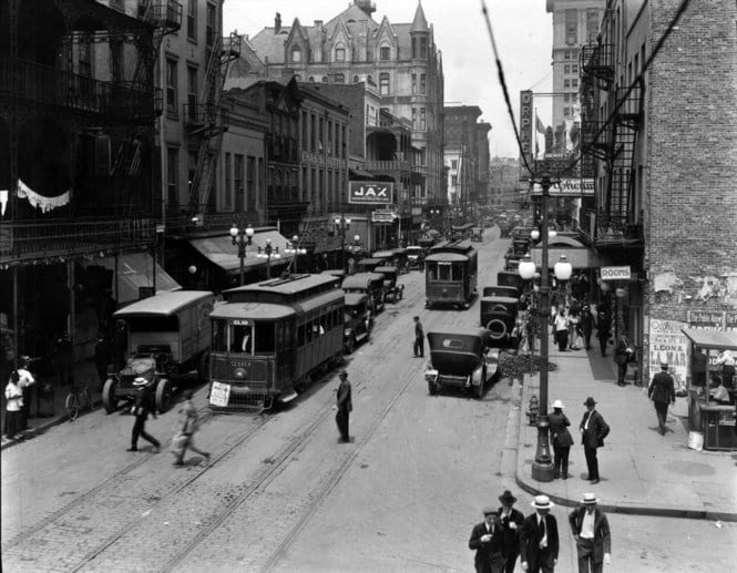New Orleans city street car